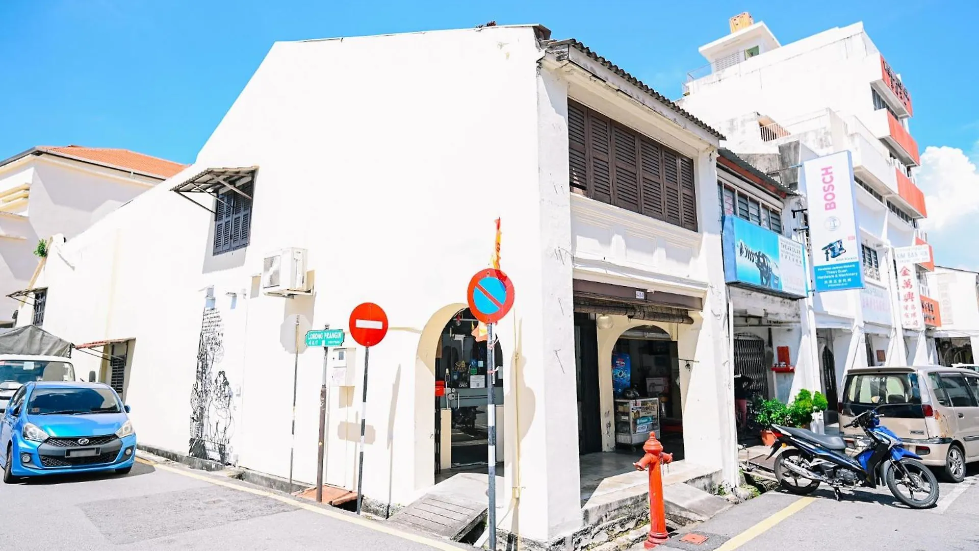 Swing & Pillows @ Beach Street George Town